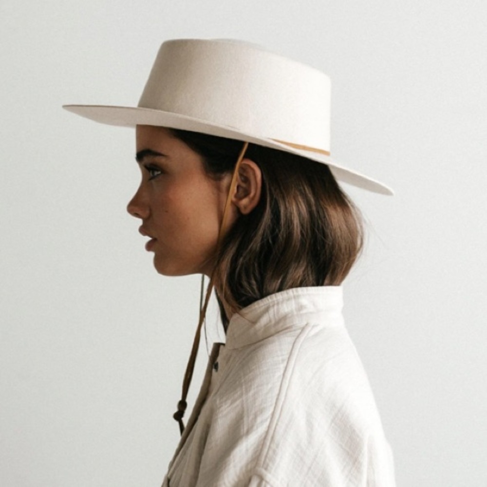 Gigi Pip Wren Hat- Off White Color 🎩🤍